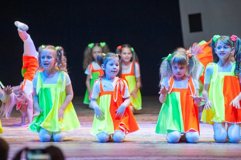 ансамбль современного эстрадного танца нон стоп екатеринбург. танцевальный нон стоп. современные эстрадные коллективы. баунти владимир танцы. нон-стоп железногорск курская область.