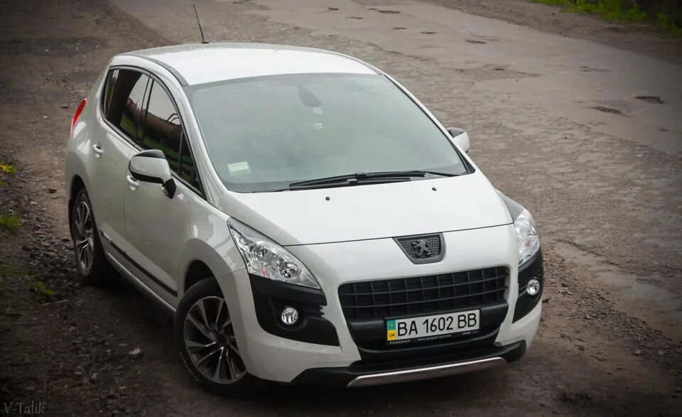 Купить пежо 3008 авито. Пежо 3008 1.6. Пежо 3008 r18. Пежо 3008 19. Peugeot 3008 r19.