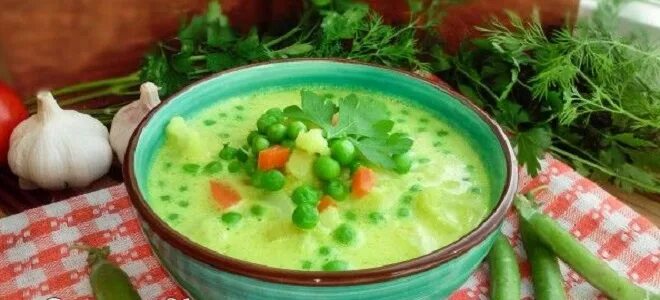 Суп с сыром горошком и плавленным зеленым. Сырный суп с зелёным горошком. сырный суп с горохом. суп с петрушкой и зеленым горошком. суп с плавленным сыром и горохом.