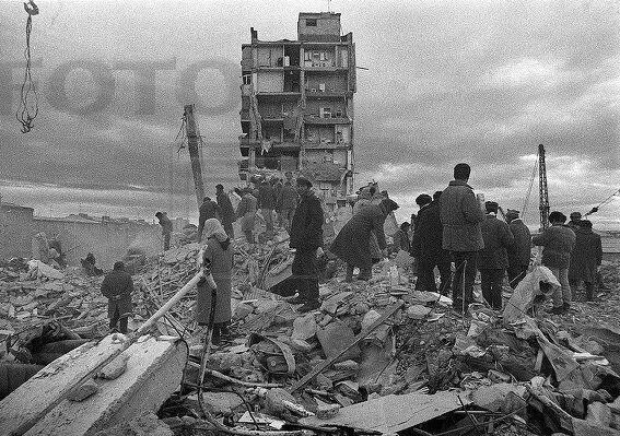 Спитак землетрясение 1988. Ленинакан землетрясение 1988. Землетрясение в Армении в 1988. В каком году было сильное землетрясение
