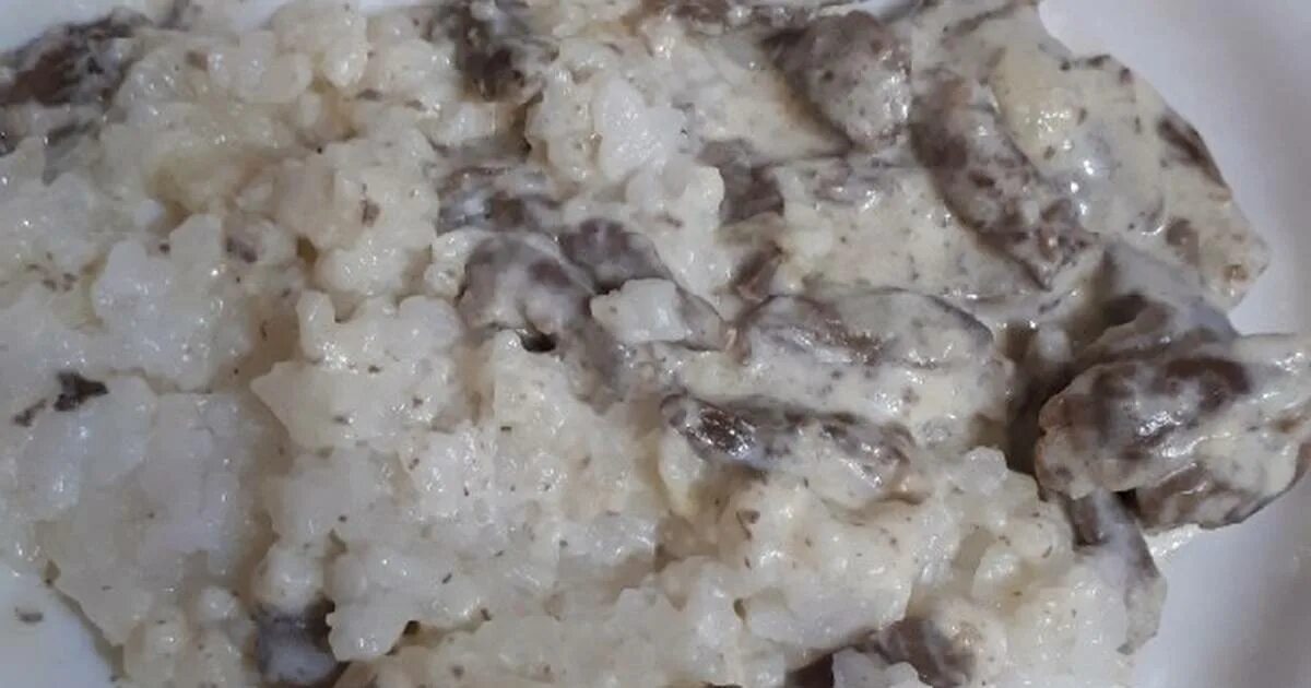 Куриные сердечки в сливках. Куриные сердечки в сливочном соусе на сковороде. Рецепт куриных сердечек со сливками. Куриные сердечки в сливочном соусе. Сердечки в сметанном соусе.