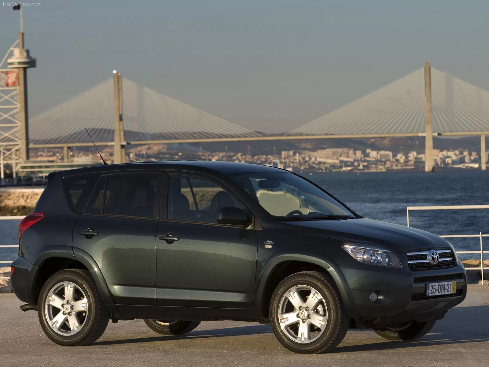 Toyota rav4. Машина Тойота рав 4. Тойота рав 4 джип. Toyota rav4 2006.