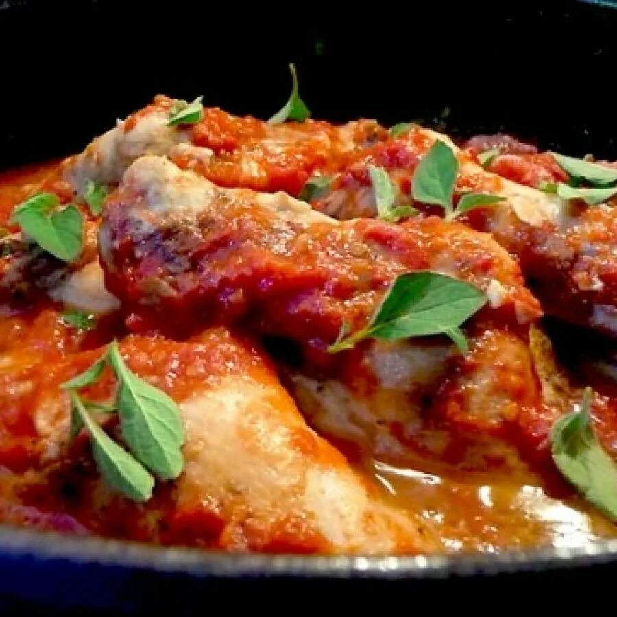 Кролик тушеный в сливочном соусе. Тушеный кролик. Кролик в сметанном соусе. Кролик в горчичном соусе запеченный. Кролик тушеный в соусе с овощами.