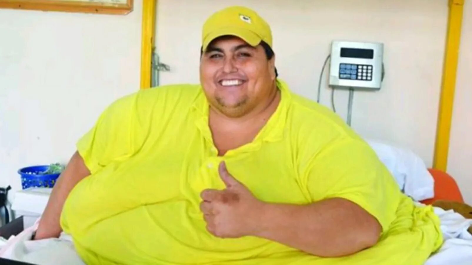 Сильно большой вес. Халид Бин Мохсен Шаари. Мануэль Урибе самый толстый человек в мире. Самый толстый человек в мире 600 кг. Халид ибн мухсен Шаари сейчас.