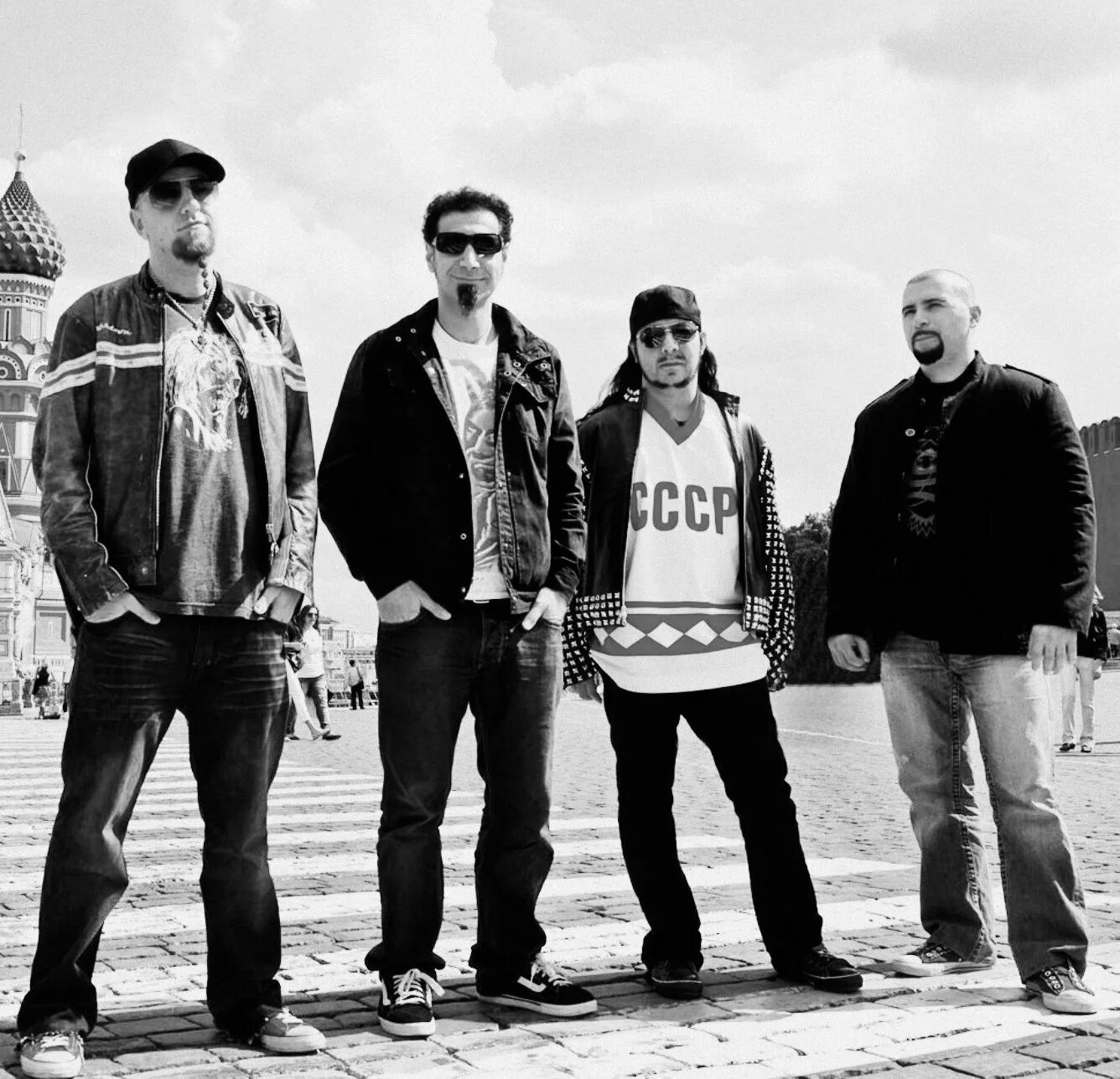 Падаем группа. Soad группа. System of a down 2001. Группа system of a down genocidal. Группа system of a down 1998.