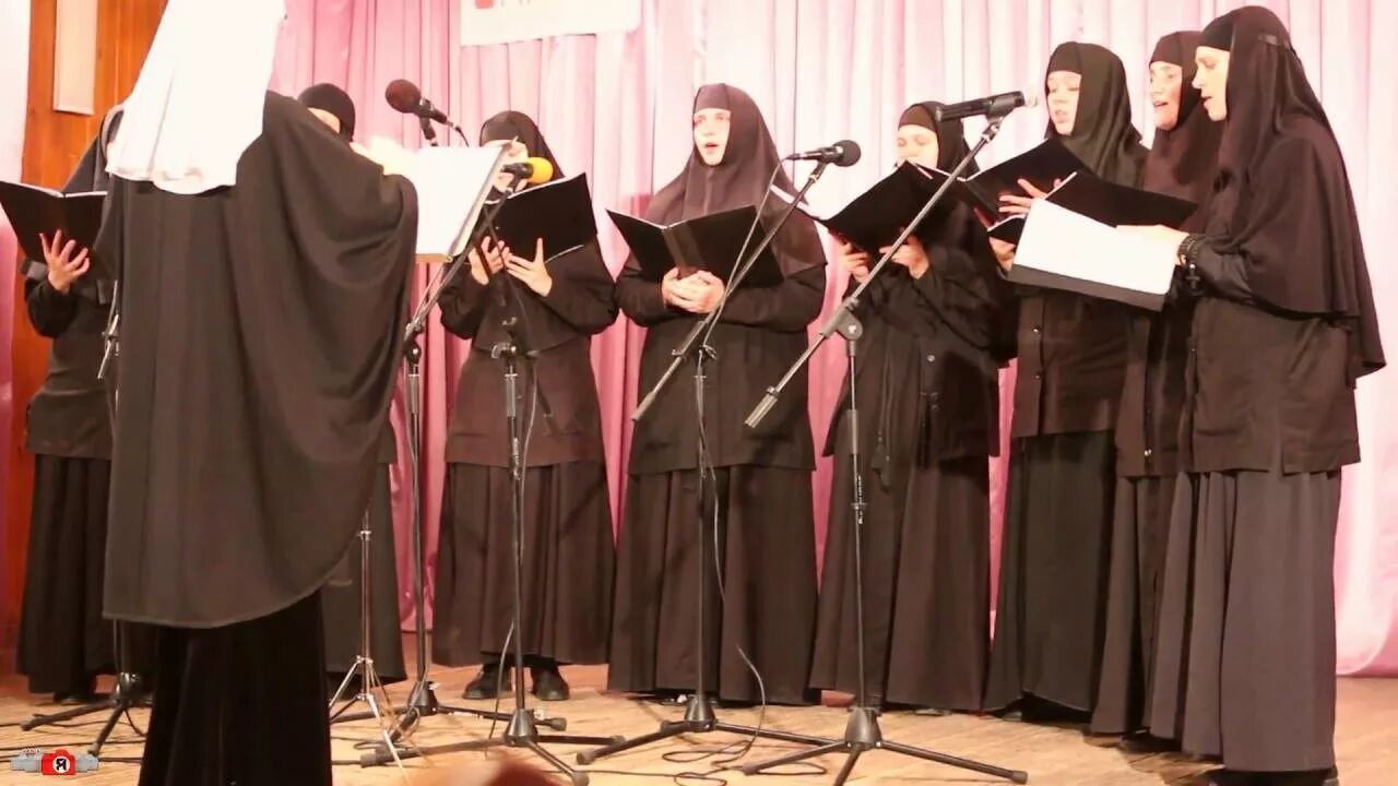 Поет монахиня. The singing nun. Монахиня на голосе. Поет монахиня. Католические монахини поют на клиросе.