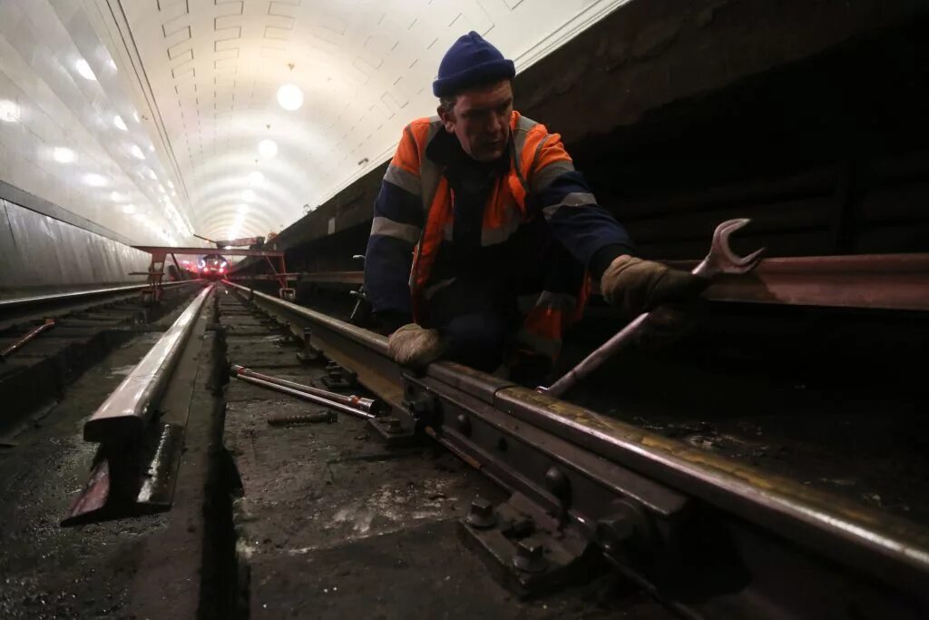 Служба пути Московского метрополитена. Монтер пути Московский метрополитен. Путейцы метрополитена. Служба пути метрополитен. Метро ремонтные