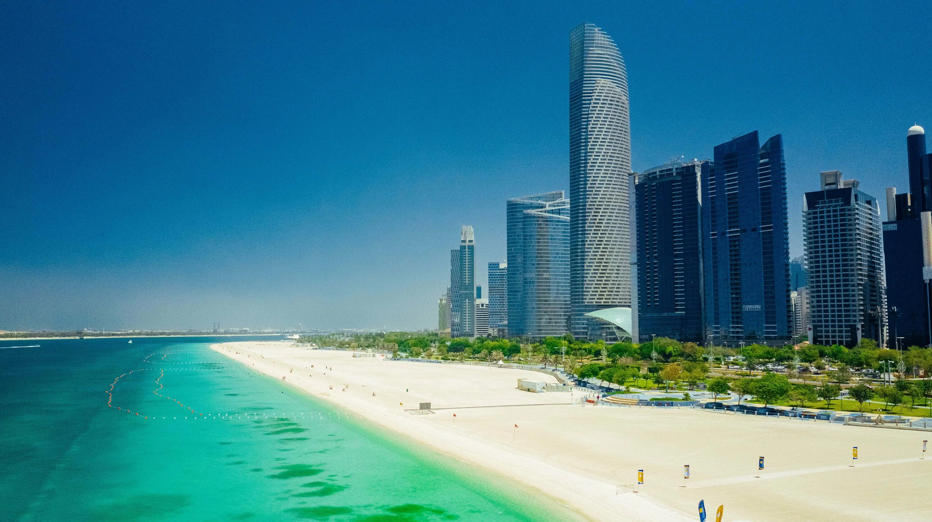 Corniche beach абу даби. Персидский залив абу даби. Арабские эмираты абу даби. Абу даби пляжи 1990-2022. Объединённые арабские эмираты абу-даби.