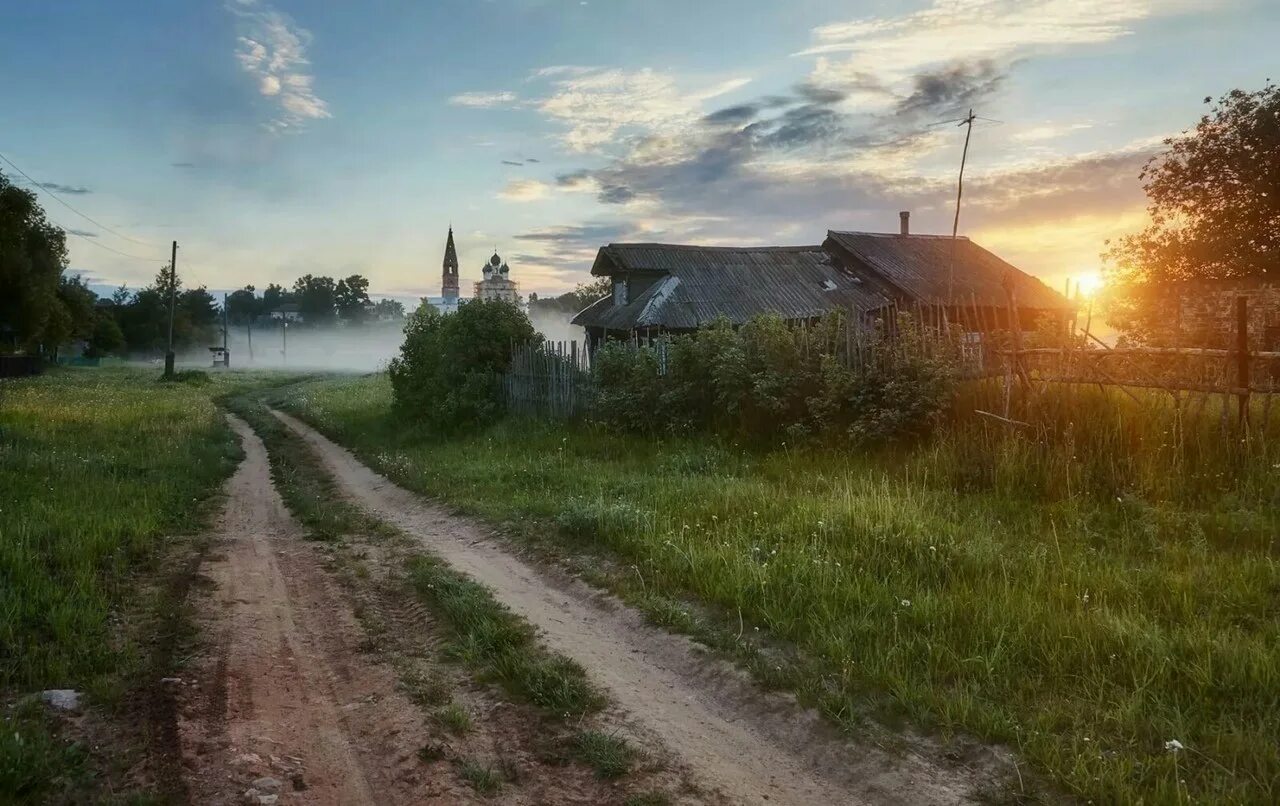 Деревни раньше. Деревня Осенево Ярославская область. Деревня Осенево Костромской области. Ярославская область деревня туман. Деревня Рухань.