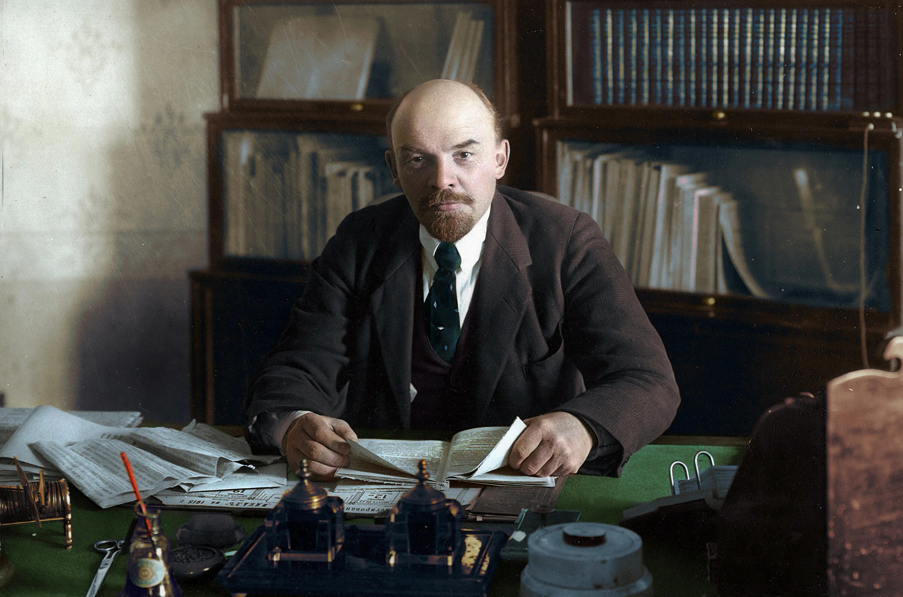 В и ленин занимал пост председателя. В и ленин занимал пост председателя