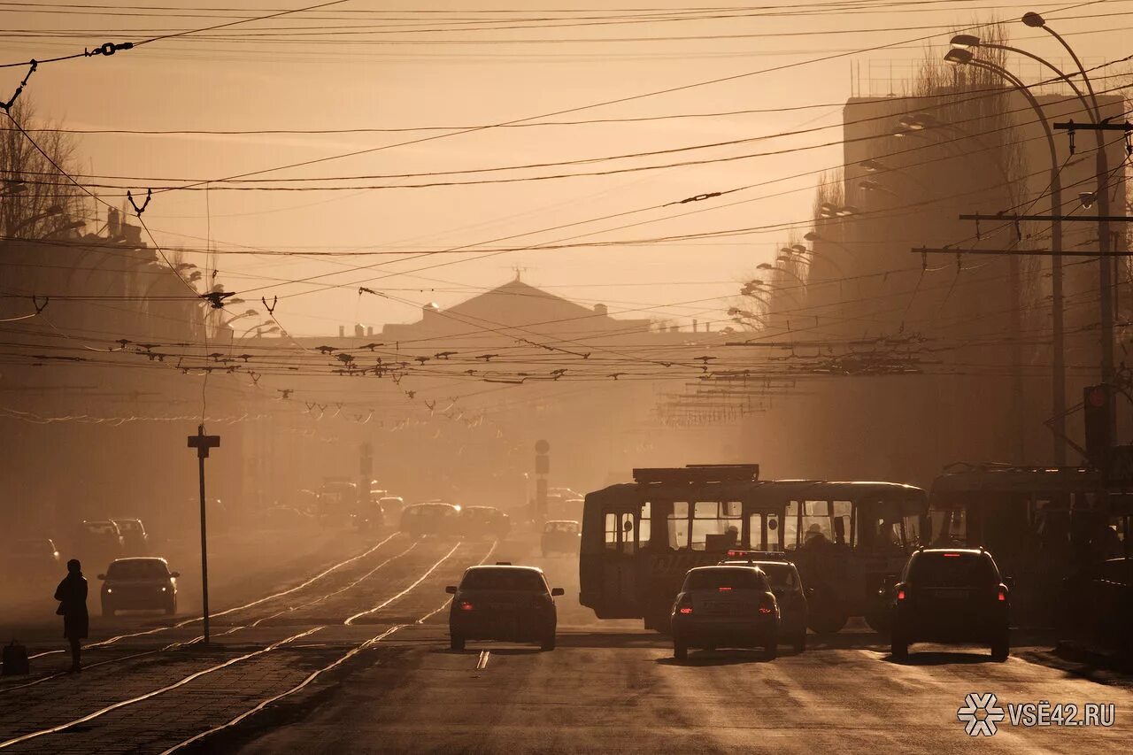 Пылевая буря Омск. Запыленность в городе. Запыленность воздуха в городе. Пыль в городе. Ветер гонит пыль