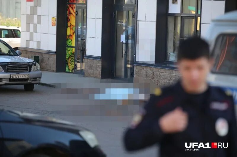 выпал ребенок с окна в уфе. женщина выпала из окна. многоэтажный дом. дом окон. выпавшая из окна уфа.