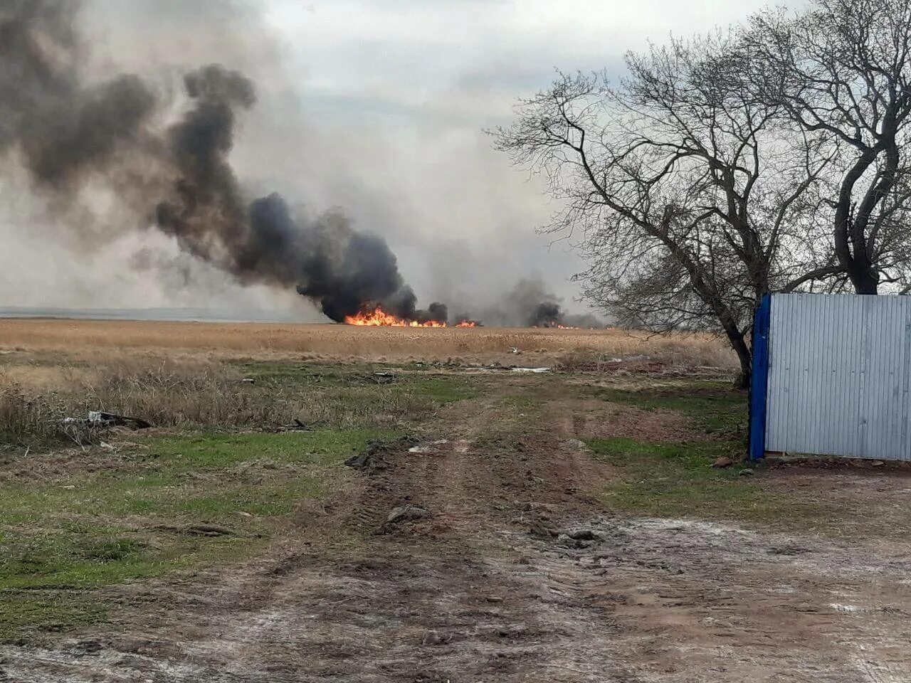 Пожар в озерах. Пожары. Пожары в Челябинской области. Травяной пожар. Пожар на Озерной.