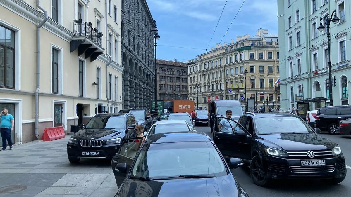 Питер стоянка. Парковка в Санкт-Петербурге. Парковка в Питере. Стоянка в центре Питера.