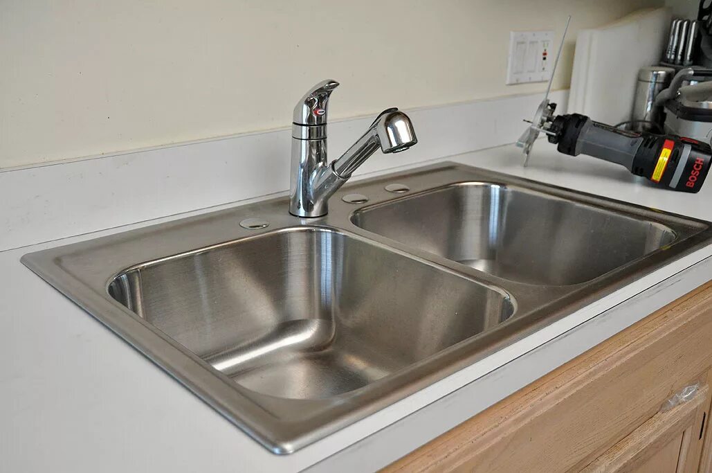 мойка накладная 85,2. накладная мойка для кухни врезанная в столешницу. мойка накладная 600х600 лубина 18. накладная мойка еmar t6080lq. крепление для кухонной мойки.