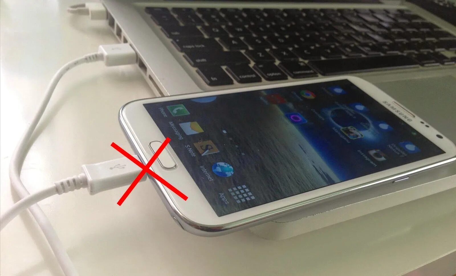 Как сделать чтобы андроид быстро зарядился. Samsung Phone on charge. Галакси ноут 8 зарядка. Когда заряжается телефон пузырики. Как быстро зарядить телефон андроид за 5 минут самсунг.