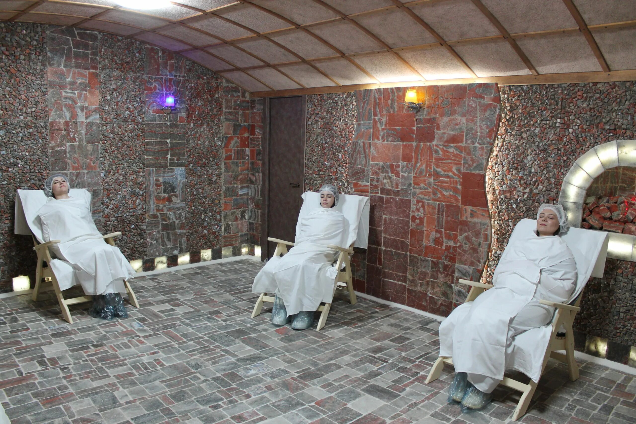 Спелеотерапия в санатории знание сочи. Сильвинитовая спелеотерапия. Соляная камера спелеокамера. Спелеотерапия и галотерапия. Сильвинитовая спелеокамера.