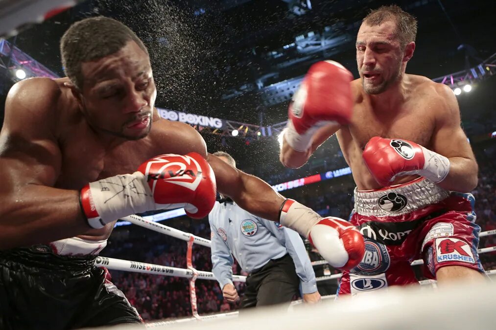 Ковалев паскаль. Первое видео бокса. Российский боксер средний вес. Рефери отсчитывает нокаут. Ковалев паскаль.