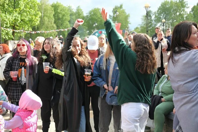 Блестящее выступление ученого на публичном. Костромской оркестр народных инструментов. Блестящее выступление ученого на публичном. Бизнес мероприятия. Россия человек.