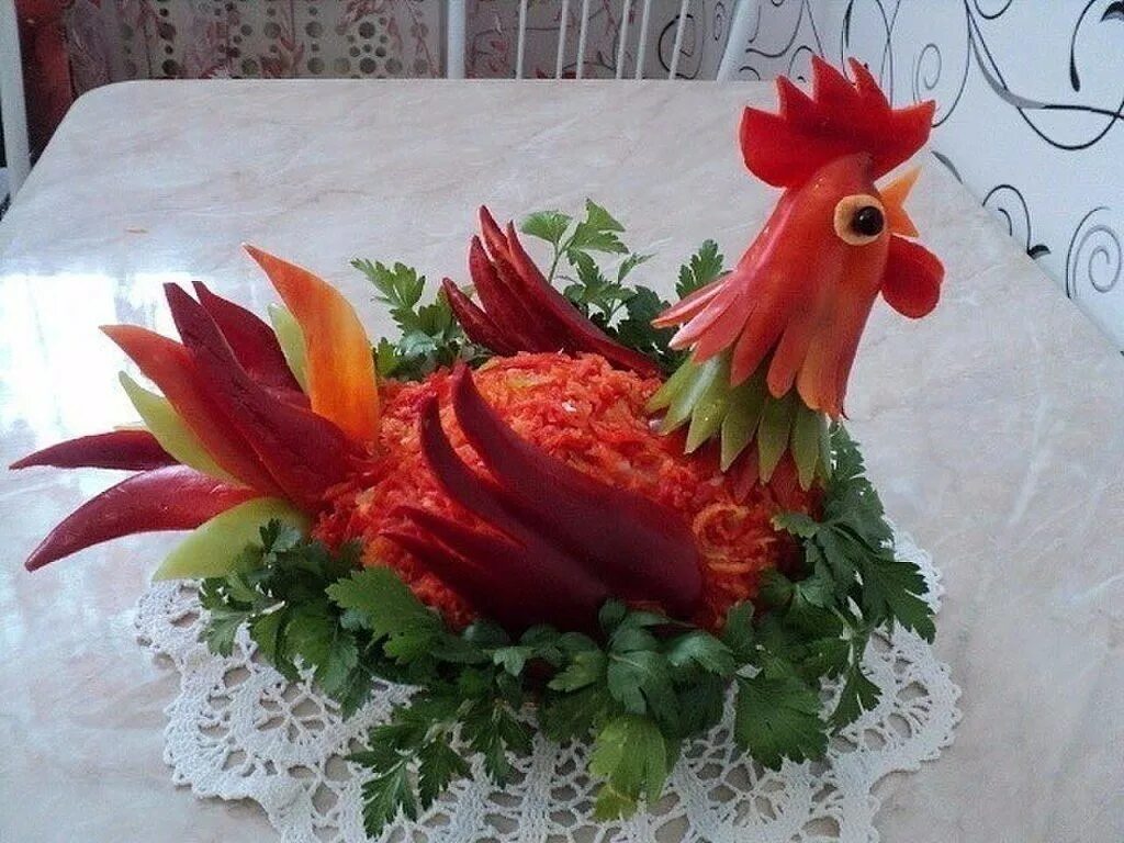 композиция из овощей. салат дракон на новый год в виде дракона. жаренный дракон. украсить салат под шубой. дракон на новогодний стол из овощей.