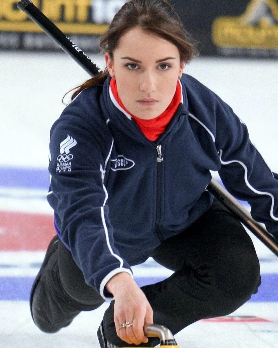 Керлинг 2022. Сборная россии по керлингу 2014 сидорова. Сборная россии по керлингу женская 2021 арсенькина. Керлинг сборная россии женщины. Алина ковалева керлинг.