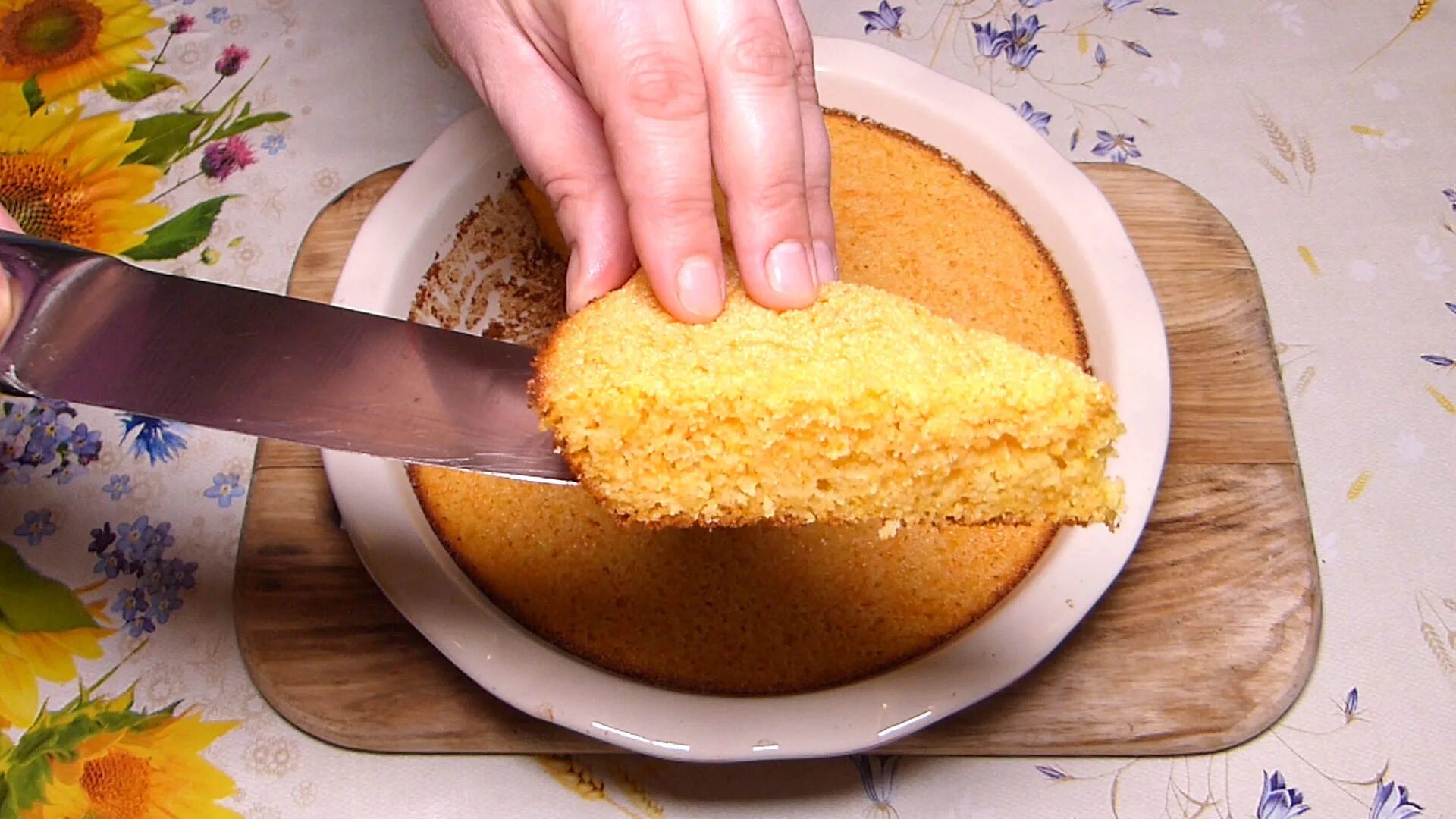 Рецепт манки фото. Пирог манник тыквенный. Тыквенный манник пальчики оближешь. Манник с тыквой. Тыквенный пирог на кефире.