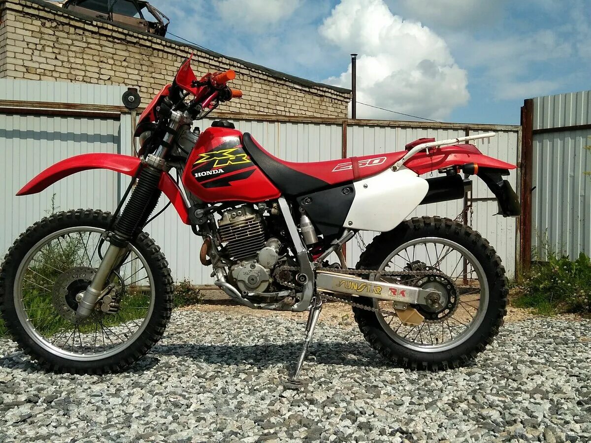 Купить кросс киров. Honda XR 250 2000. Honda XR 250 кросс. Honda xr150 1990. Honda XR 1990.