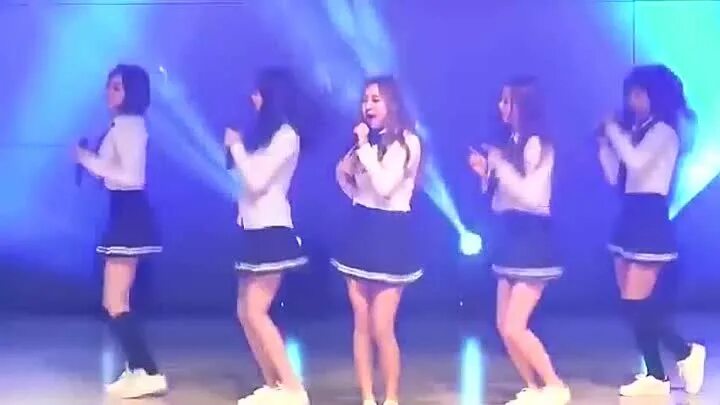 корейцы танцуют под песню. кореянки танцуют в группе. группа tren-d бона ким ынби. Waveya serebro. кореянки поют.