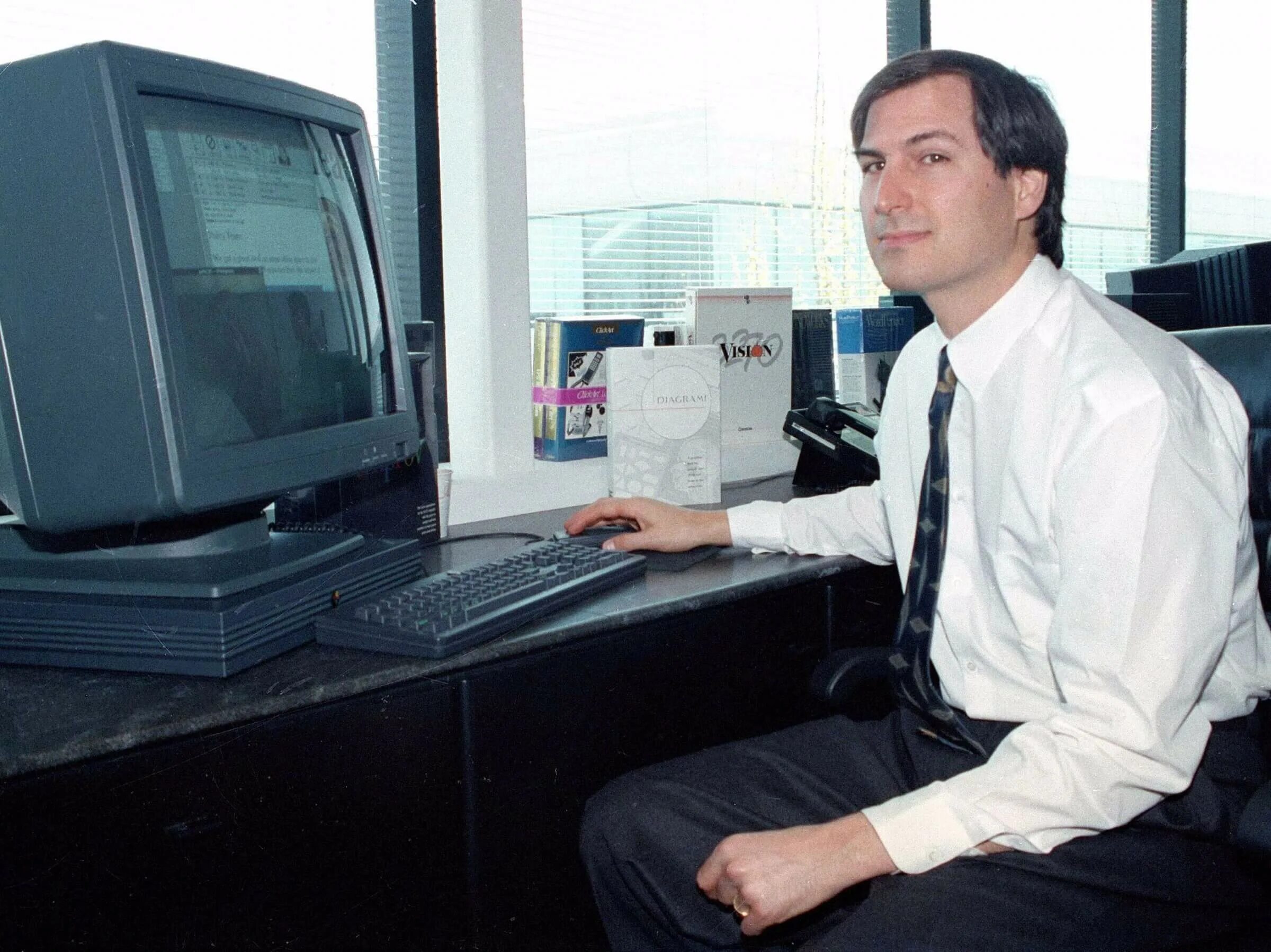 Next computer. Next стив джобс. компьютеры next стив джобс. компания некст стива джобса. некст компьютер стива джобса.