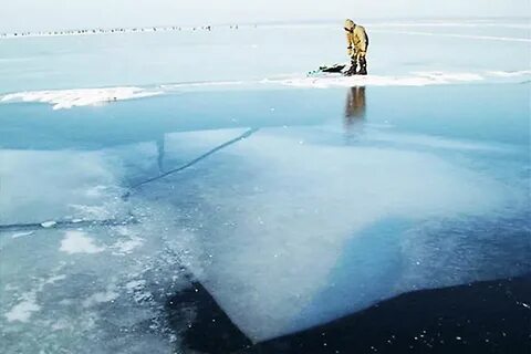 Под толстым льдом