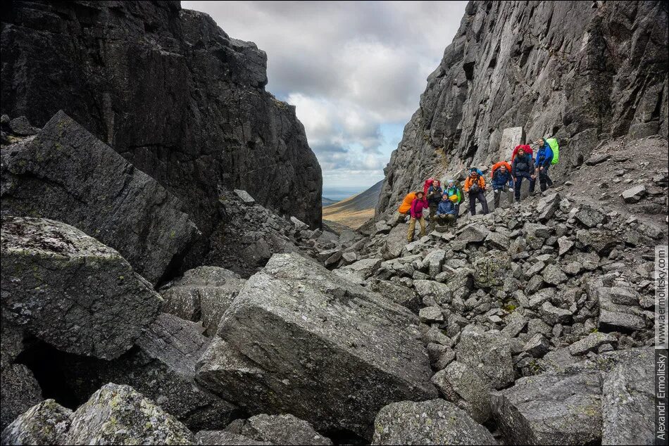 кировск ущелье рамзай. хибины и ручей. ущелье рамзая хибины. перевал рамзая. хибины летом перевалы.