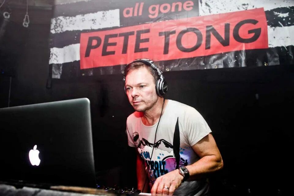 Pete is going. Pete Tong. Пит Тонг диджей. Пит Тонг глухой диджей. DJ Pete Шевчук.