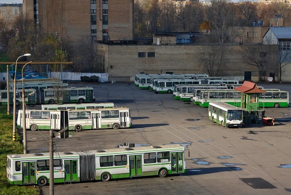 1 июля автобусы. 16 Автобусный парк Москва. 13 Автобусный парк Москва. 2 Й Автобусный парк Мосгортранс. Автобусный парк 1 СПБ.