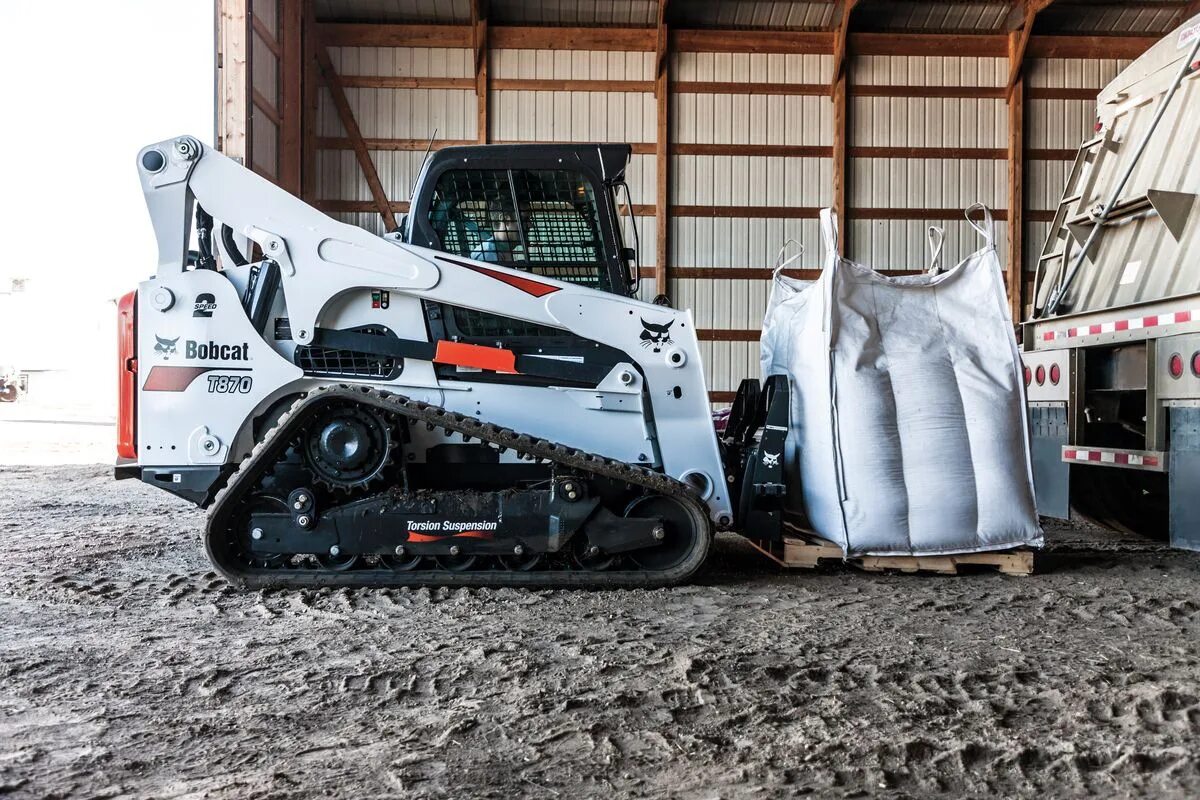 Бобкэт купить б у. Бобкэт 770. Bobcat t870. Погрузчик Bobcat t770. Мини-погрузчик Bobcat s530.