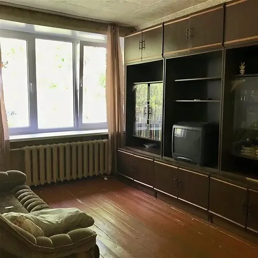 петродворец снять посуточно квартиру. пос. снять 1 квартиру в петергофе. апартаменты на никольской. обычная комната в россии.