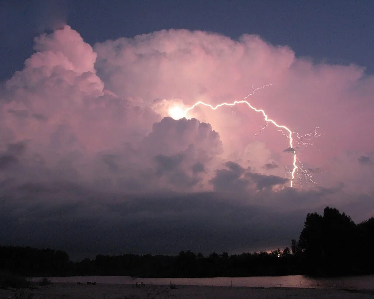 гроза в городе. гроза молния гром. грозовое небо с молниями. грозовая молния. красивая молния.