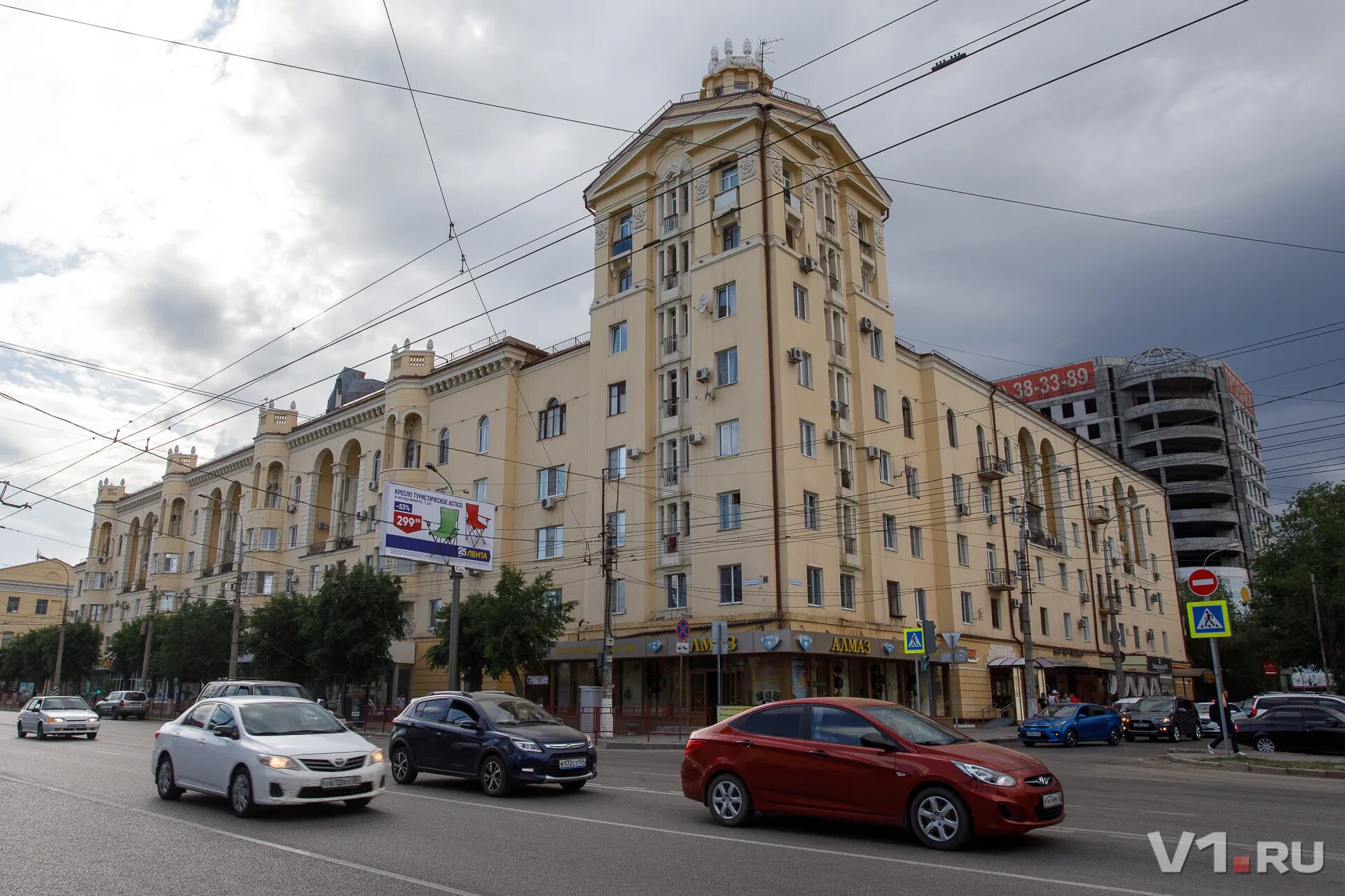 Дом на пархоменко 2а волгоград. Рабочий поселок средняя ахтуба. Волгоград снегири жк снегири. Рабоче-крестьянская 22 волгоград. Улица огарева волгоград.