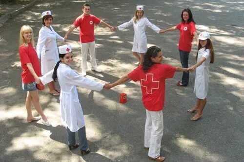 Red Cross and Red Crescent. Международный комитет красного Креста. Российский красный крест волонтеры. Одежда организации красного Креста. Работа в красном кресте