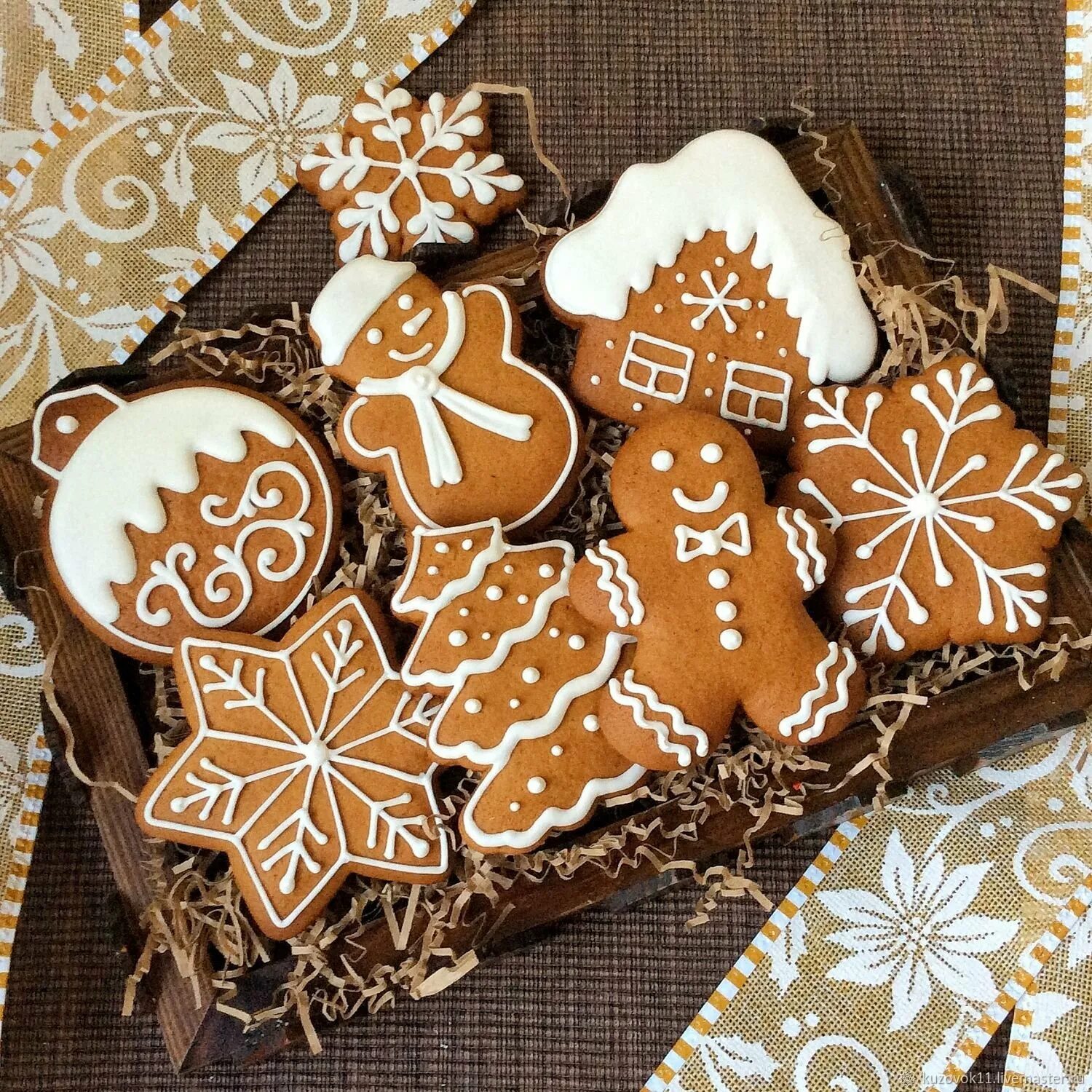 Имбирные пряники с глазурью. Имбирные пряники Lebkuchen. Пряники медовые глазированные. Пряный.