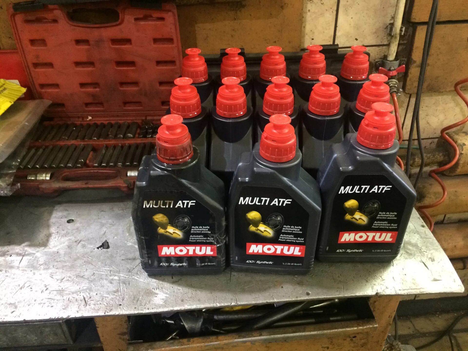 Масло в акпп екатеринбург. Motul Multi ATF. Motul Multi ATF 4л. Масло в АКПП мотюль Мульти АТФ. Toyota Camry масло АКПП.