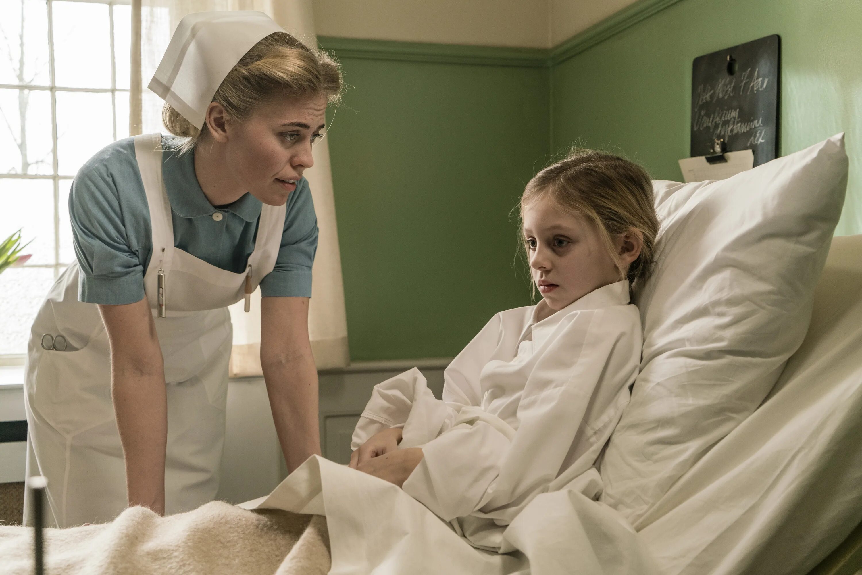 Школа медсестер. Медсестра сериал. Медсёстры 2 фильм. Медсестра сериал кадры. Школа медсестёр сериал с 2018.