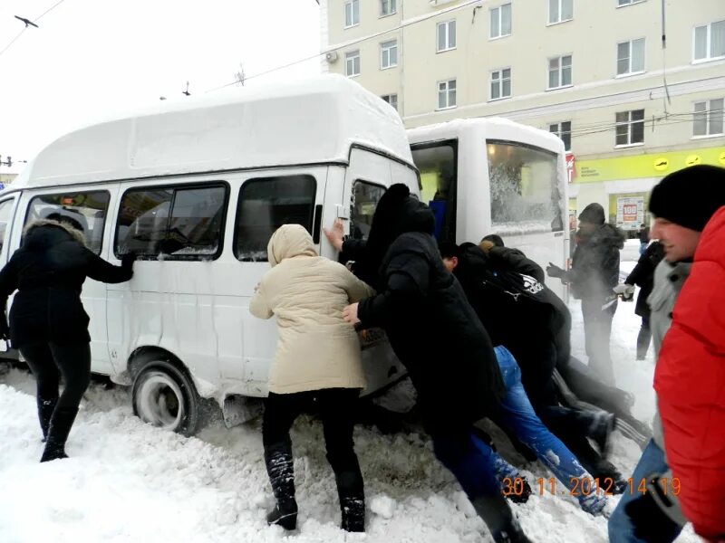 30 апреля 2012. Тверь снегопад 2012. снежный коллапс тверь 2012. 30 ноября 2012 тверь. снегопад в твери.