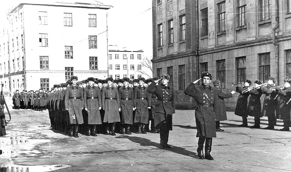 Высшее зенитное ракетное училище. Энгельс училище ПВО. Энгельсское военное училище противовоздушной обороны. Энгельсское высшее зенитное ракетное командное училище ПВО. Энгельс военное училище.