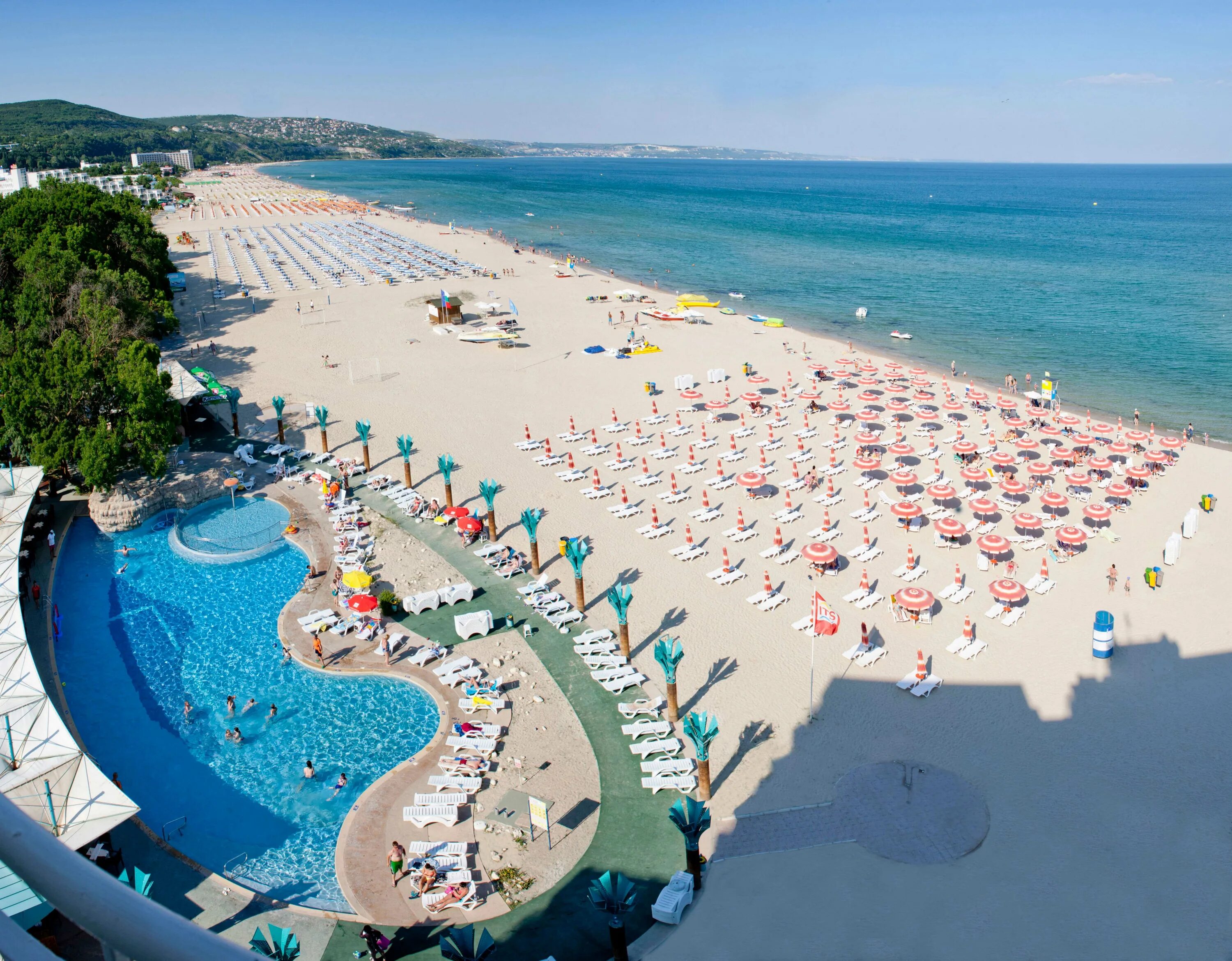 В какие город можно отдохнуть. Пляж Албена Болгария. Болгария Курортный комплекс Албена. Албена Болгария отель Boryana. Албена Боряна отель.