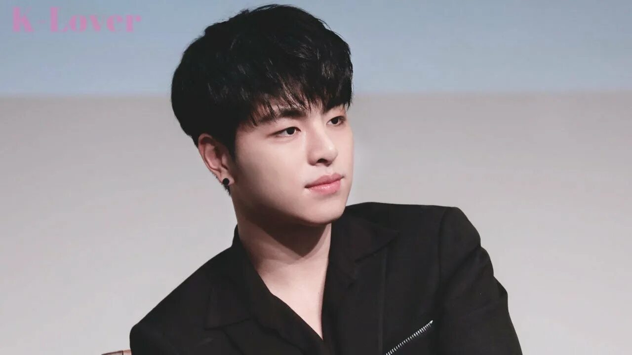 Хэ чжун хуа актер. Чжун хэ. Чжун хэ ikon. Чжунхэ из ikon. Чжунэ айкон.