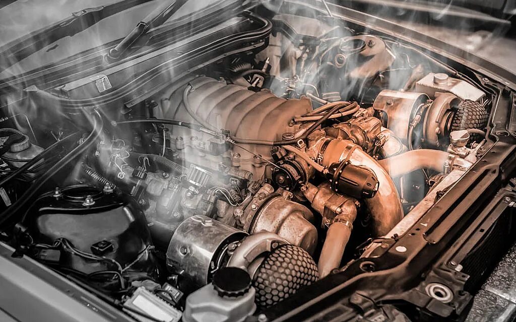 Truck engine compartment. Сломанный двс. Engine is broken. Перегрев двигателя. Engine broken.