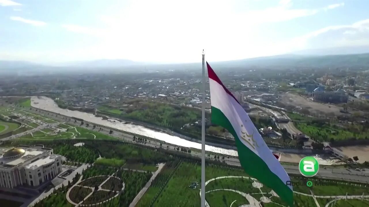 Баландин парчами точикистон. Флагшток душанбе. Эмомали рахмон парчам. Флаг таджикистана в душанбе. Эмомали рахмон дангара.