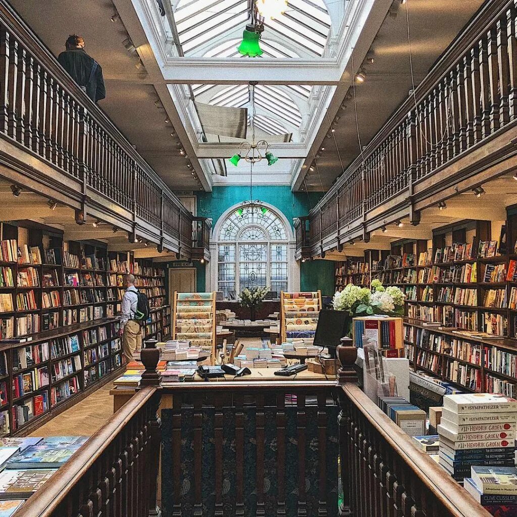 Bookshop in London. Книжный клуб Waterstones:. Bookshop Garayev. The Bookshop in England.