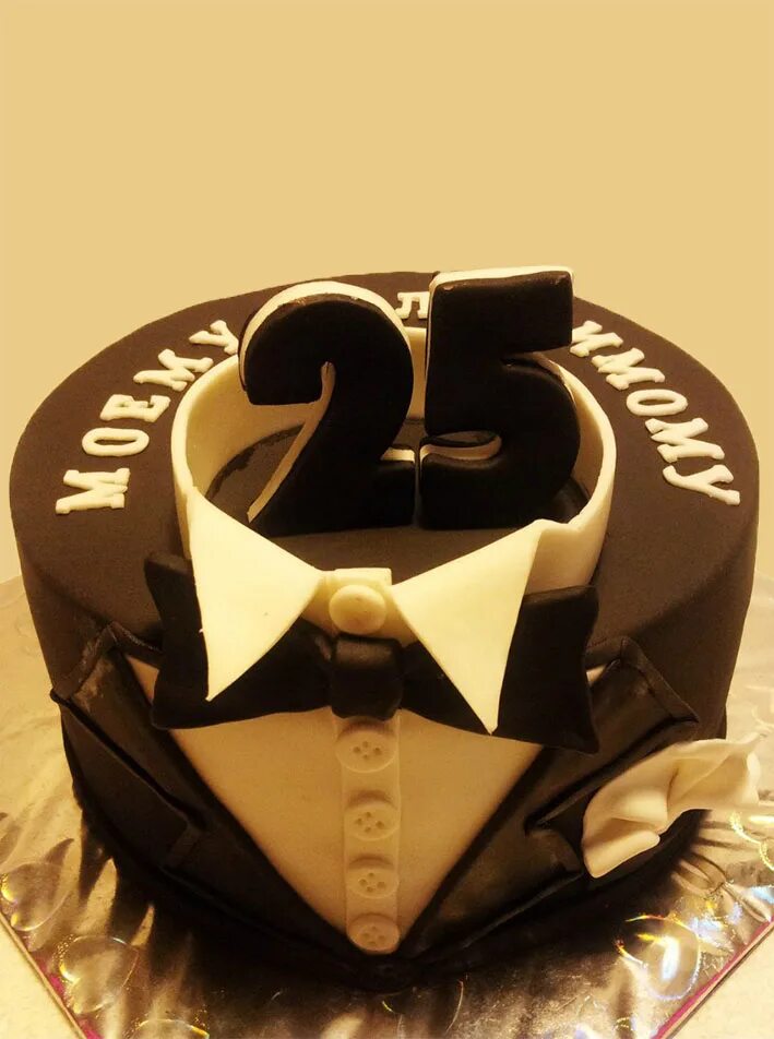 Торт на 25 мужчине. Мужской торт. Тортик для мужчины. Торт на 25 лет мужчине. Торт костюм мужской.