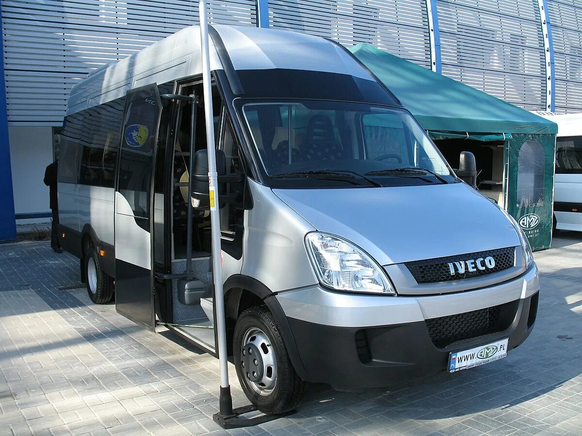 Ивеко Дейли микроавтобус. Iveco Daily пассажирский. Сикро автобус идика Дуйли. Ивеко Дейли микроавтобус пассажирский.